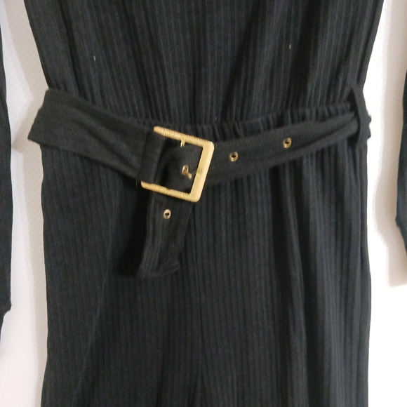 Missguided Off the shoulder Beltef Jumpsuit. - Picture 3 of 8